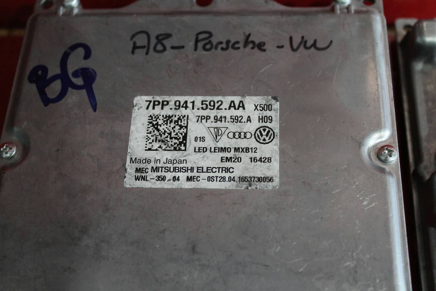 Audi A8 AUDİ A8 VE VW TOUAREG-PORSCHE- FAR BEYNİ